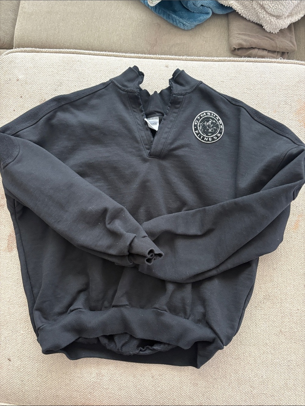 Gymshark Women’s pull over jacket size medium black